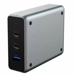 Сетевое зарядное устройство Satechi Compact Charger с технологией GaN Power. Порты: USB Type-C 100 Вт х 2, USB Type-A до12 Вт. Цвет: серый космос.