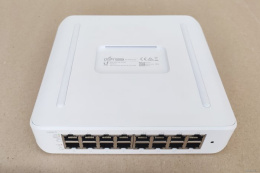 Управляемый коммутатор 2-го уровня Ubiquiti UniFi Switch Lite 16 POE управляемый 2-го уровня, настольный, матрица 16 Гбит/с, 16xGbit, PoE, бюджет 45 Вт (USW-LITE-16-POE)