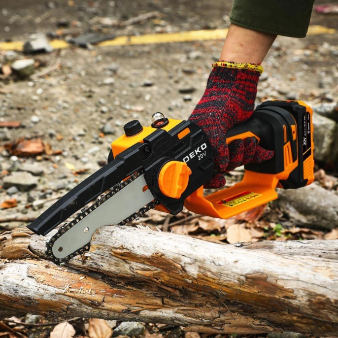 Цепная пила Deko DKCHS 20-6 Pro аккум. дл.шины:6" 15cm 2аккум. 2.2Ач ЗУ 081-2025