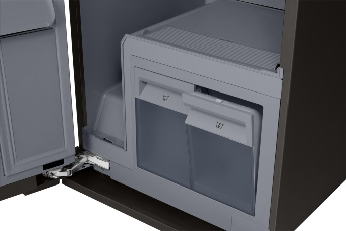 SAMSUNG DF10A9500CG/LP Паровой шкаф для ухода за одеждой. На 5 комплектов вещей. Сенсорный дисплей, инверторный компрессор, сушка HeatPunp, дезодор./пылевой фильтры. 18 программ, SmartThings, зеркальный
