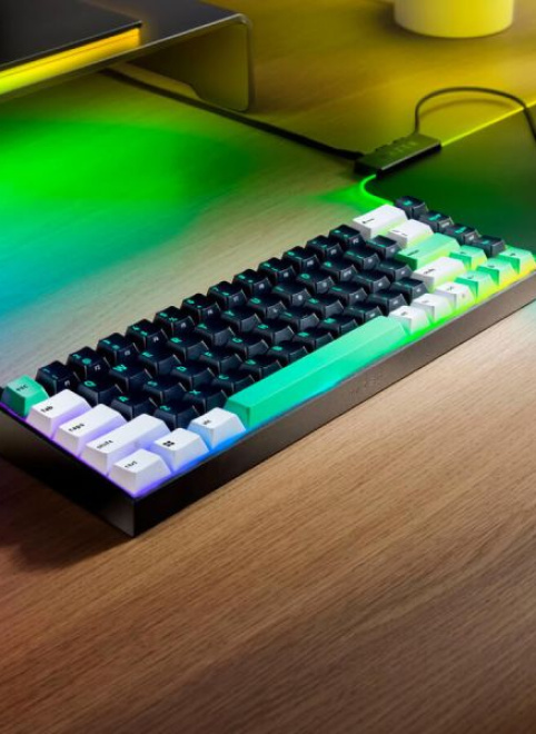 Razer Reclusa X Mini 65% — компактная клавиатура с hot-swap