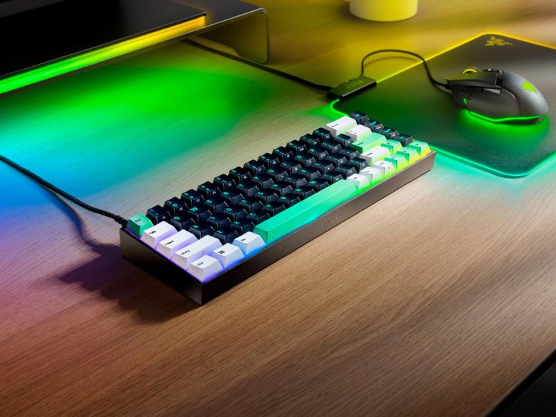 Razer Reclusa X Mini 65% — компактная клавиатура с hot-swap