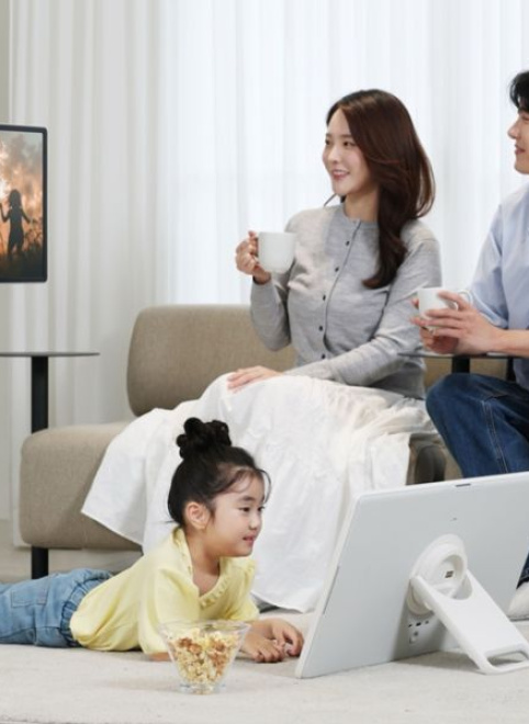 Samsung выпустила беспроводной умный ТВ на подставке с колёсами