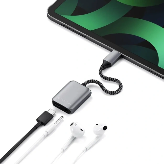 Адаптер Satechi USB-C to Audio PD Charger Adapter. Цвет: серый космос. (ST-UCAPDAM)
