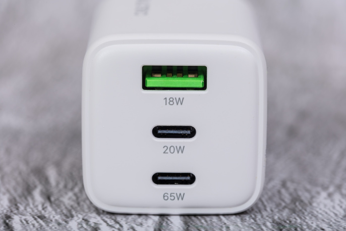 Зарядное устройство CABLETIME G65AW (CT-GAN65A-PW) GaN PD3.0 2C1A 65 Вт, белый