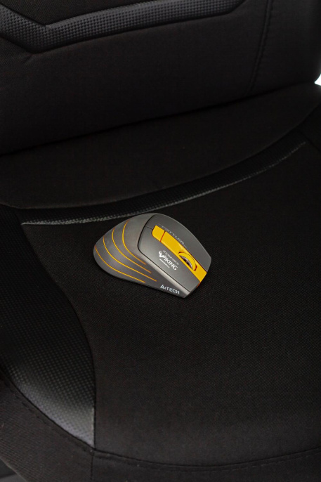 Кресло игровое ZOMBIE 10, ткань/экокожа, до 120кг, черный/красный