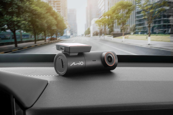 Видеорегистратор Mio MiVue J30 черный 3.6Mpix 1440x2560 1440p 150гр. MSTAR SSC337