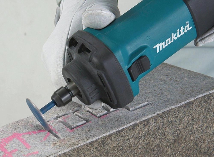 Гравер Makita GD0602