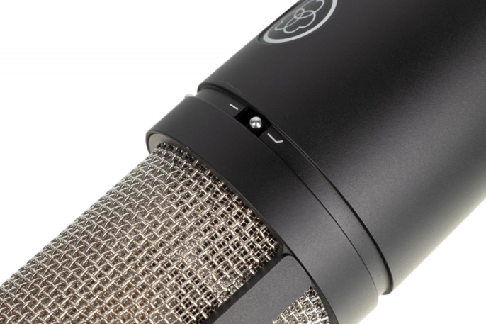 Микрофон проводной AKG P220 черный