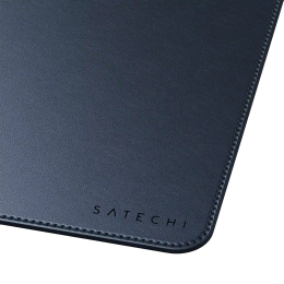 Коврик для мыши и клавиатуры большой из веганской кожи Satechi Vegan-Leather Premium Desk Mat. Цвет: синий (ST-LPDMB)
