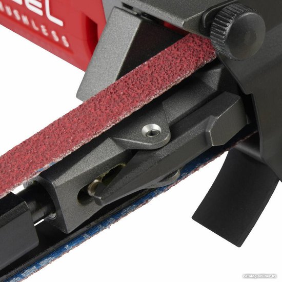 Ленточная шлифмашина Milwaukee M12 FBFL13-0 4933480960 питание: аккумулятор 12 В , частота вращения на холостом ходу: от 7200 до 14500 об/мин, скорость движения ленты: 1105 м/мин