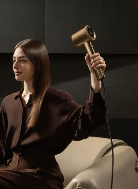 Dreame привезла в Россию ИИ-фены, робот-пылесос с «пит-стопом для швабр» и другие новинки