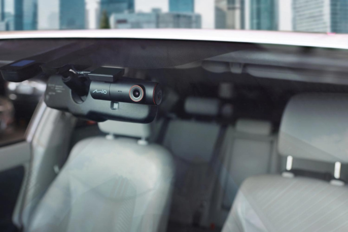 Видеорегистратор Mio MiVue J30 черный 3.6Mpix 1440x2560 1440p 150гр. MSTAR SSC337