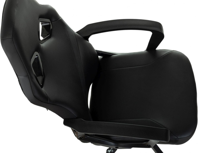 Кресло игровое Zombie 300 черный экокожа крестов. пластик пластик черный