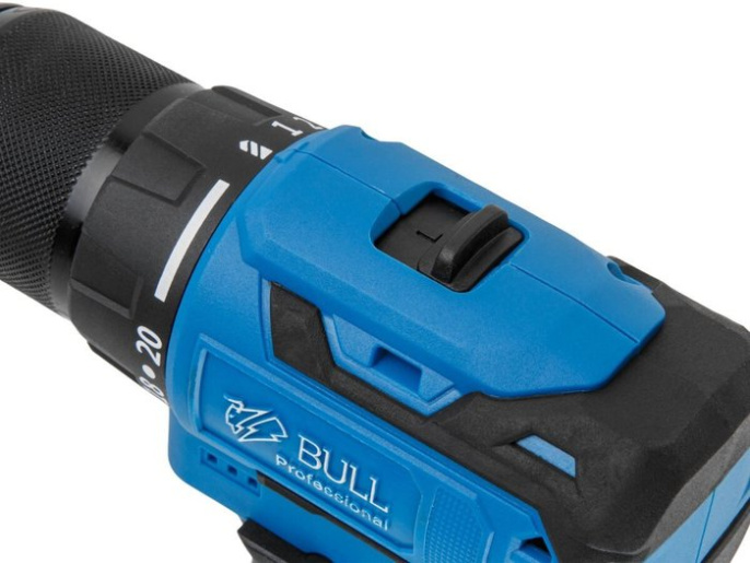 Аккум. дрель-шуруповерт BULL SR 1804 R-series в чем. XLTpro БЕСЩЕТ., Импульс., 18 В, 50 Н*м, 2х2 А*ч 2329056