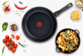 Сковорода Tefal Force 4218922 круглая 22см покрытие: Titanium ручка несъемная (с крышкой) черный (9100048320)