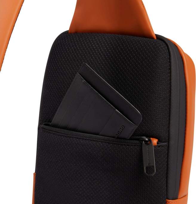 Рюкзак слинг Piquadro Corner 2.0 CA6466C2OW/CU оранжевый полиуретан