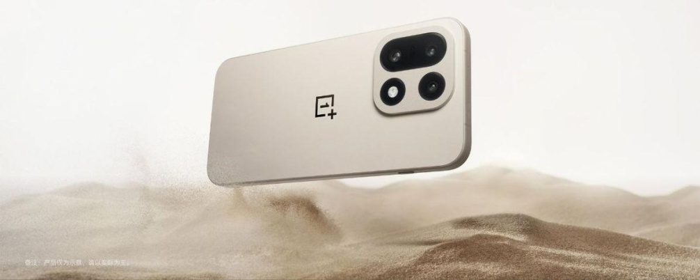 OnePlus 15 в новом цвете показали «вживую» [ФОТО]