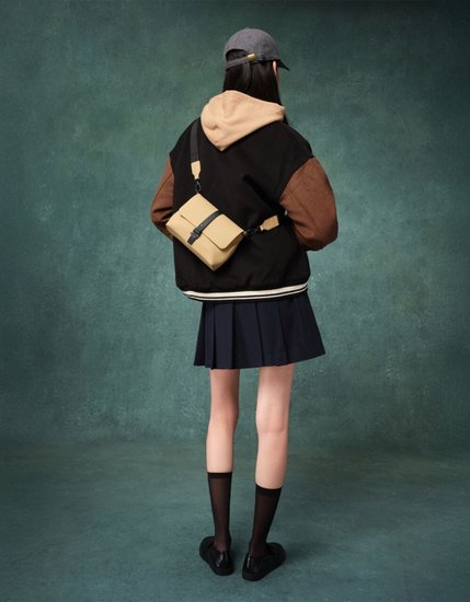 Сумка на пояс Gaston Luga Splash Crossbody Bag (бежевый латте) SPCBMNLT унисекс, повседневное, стиль базовый гардероб, полиэстер/полиуретан/нейлон/металл, 3 внутренних отделений, цвет бежевый, высота 135 мм, ширина 200 мм, глубина 70 мм