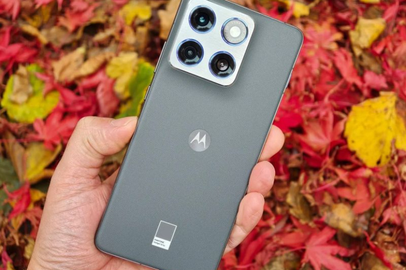 Сверхтонкий середняк. Первые обзоры Motorola Edge 70