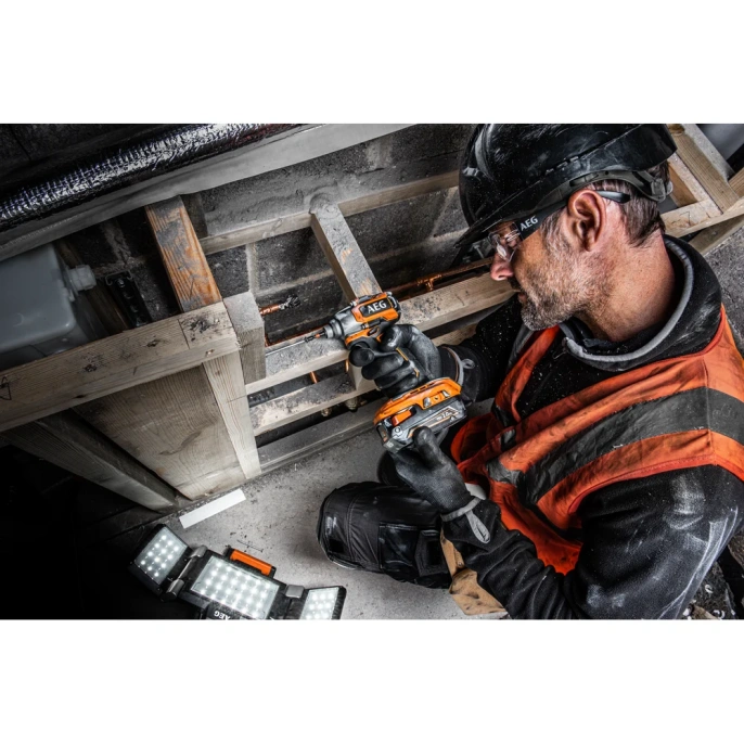 Бесщеточный аккумуляторный импульсный винтоверт BSS18SBL-0 AEG 4935472278