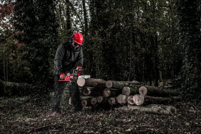 Аккумуляторная цепная пила Milwaukee M18 FCHSC-121 FUEL 4933471442