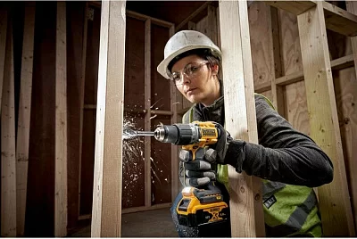 Шуруповерт DeWalt DCD805P2T-QW аккум. патрон:быстрозажимной (кейс в комплекте)