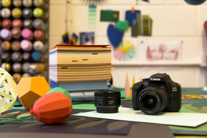 Зеркальный фотоаппарат Canon EOS 4000D kit ( Ef-S 18-55mm f/3.5-5.6),  черный