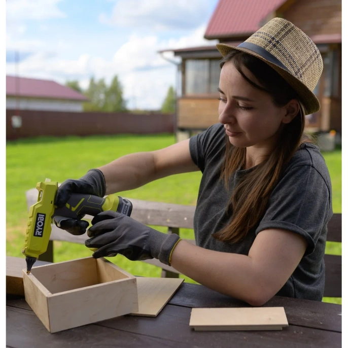 Клеевой пистолет Ryobi ONE+ R18GLU-0 5133002868