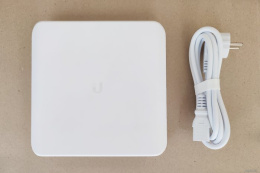 Управляемый коммутатор 2-го уровня Ubiquiti UniFi Switch Lite 16 POE управляемый 2-го уровня, настольный, матрица 16 Гбит/с, 16xGbit, PoE, бюджет 45 Вт (USW-LITE-16-POE)