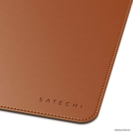 Коврик Satechi Eco Leather Deskmate для компьютерной мыши. Материал эко-кожа искусственная кожа. Размер 58,5 x 31 см. Цвет коричневый. (ST-LDMN)