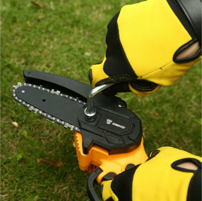 Аккумуляторная цепная пила Deko DKCHS 20-4. дл.шины:4" 10cm 1аккум. 2Ач ЗУ 063-4308