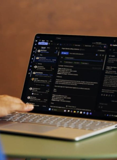 Microsoft презентовала новый планшет и ноутбук Surface с чипами Intel